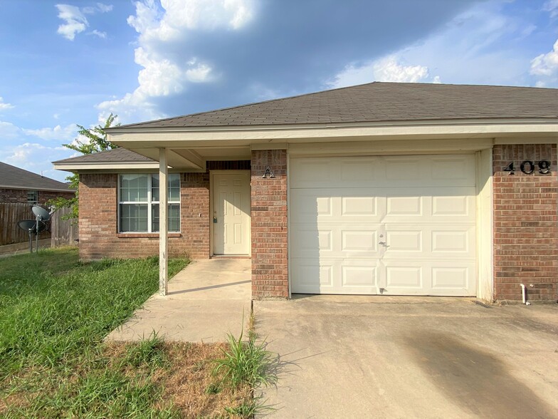 Building Photo - 409 W Dale Ave