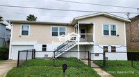 Building Photo - Centrally located on Galveston Island, thi...