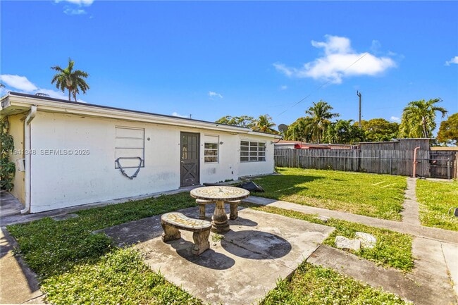 Building Photo - 3253 Pierce St