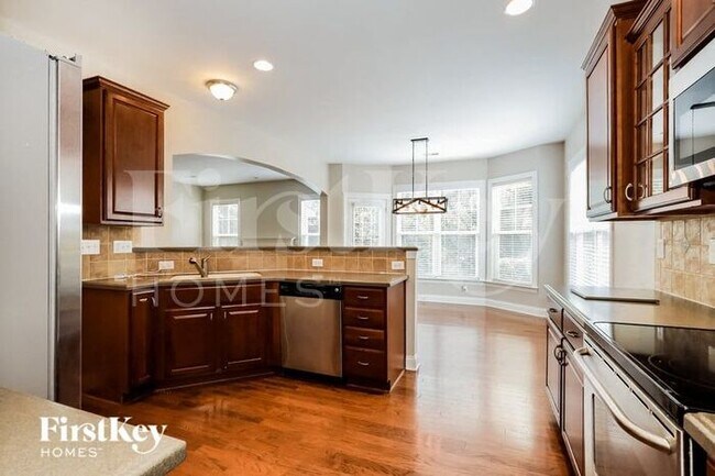 Building Photo - 3040 Scottcrest Way