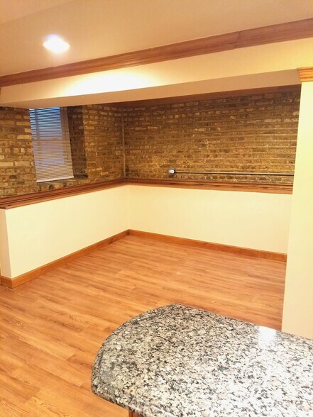 Building Photo - 3044 W North Ave