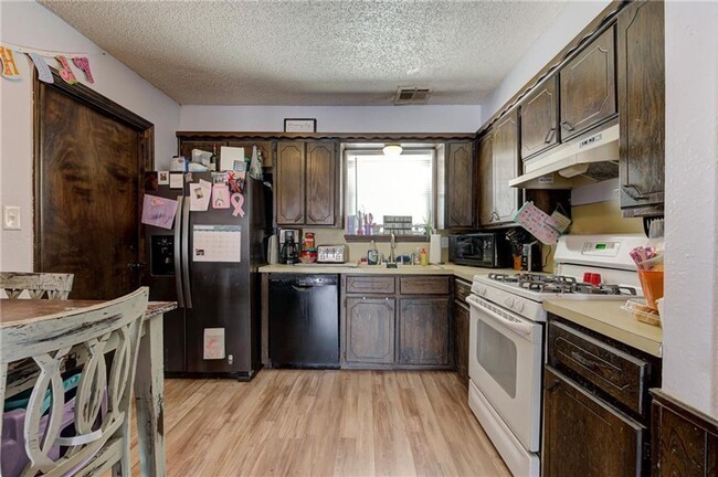 Building Photo - 330 Overton Dr