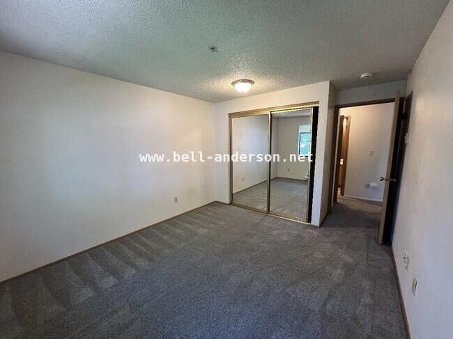 Building Photo - Auburn Retreat with Fireplace Condo Available!