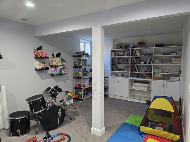 Building Photo - 53 McCormick Ave S