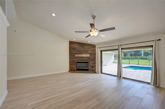 Building Photo - 7120 Hialeah Ln