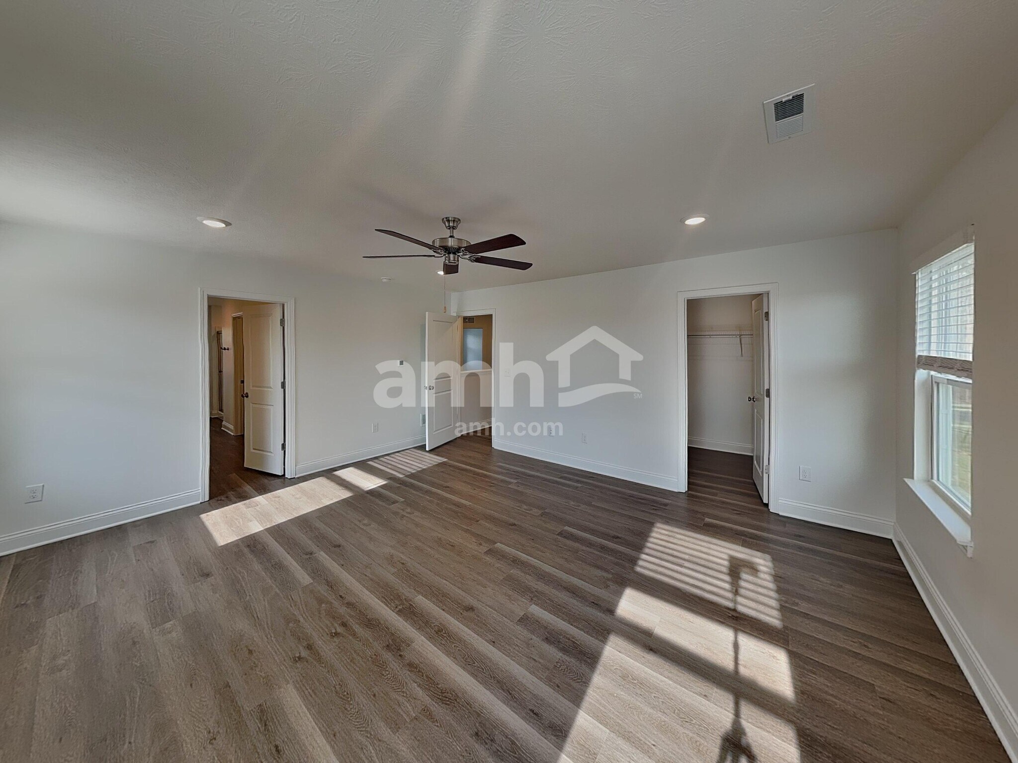 Building Photo - 998 Heritage Blvd