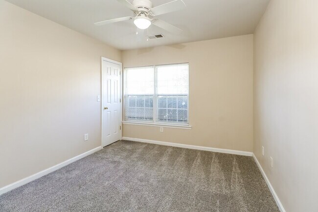 Building Photo - 2909 Deep Cove Dr NW