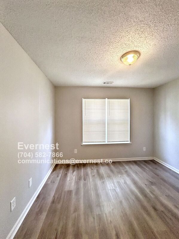 Building Photo - 2436 Fairstone Ave