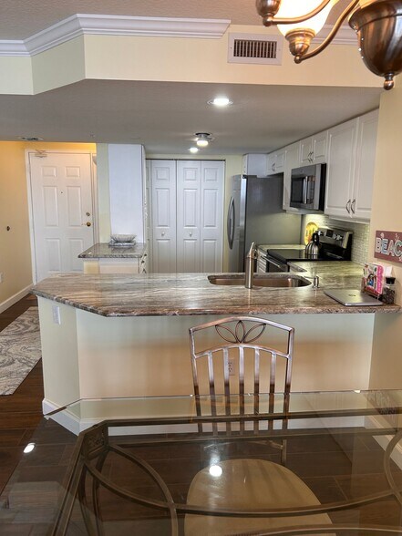 Building Photo - 5051 N Hwy A1A