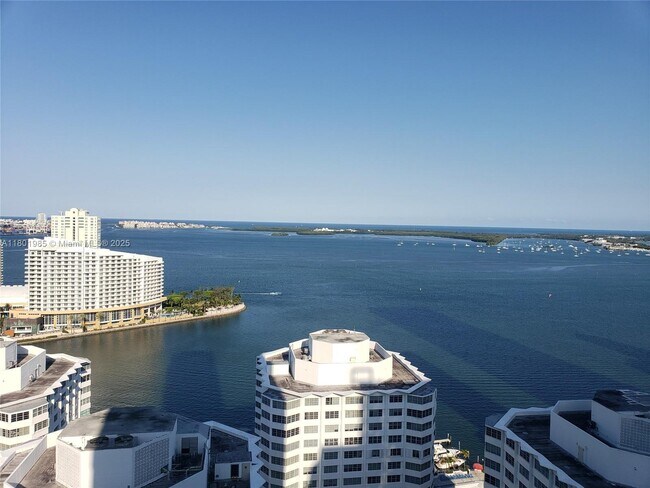 Primary Photo - 950 Brickell Bay Dr