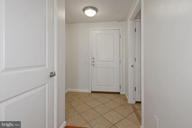 Building Photo - 1021 N Garfield St