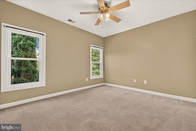 Building Photo - 6430 Bellevue Pl