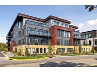 Building Photo - 253 Lake St E