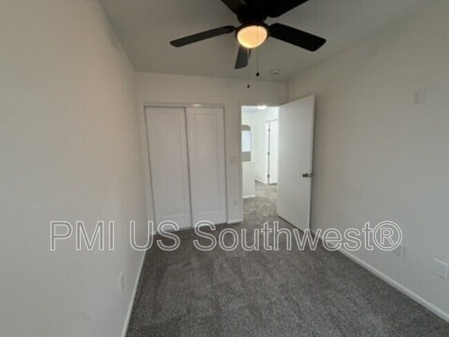 Building Photo - 405 Anna Cir