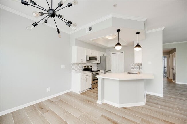 Building Photo - 6000 Shepherd Mountain Cove