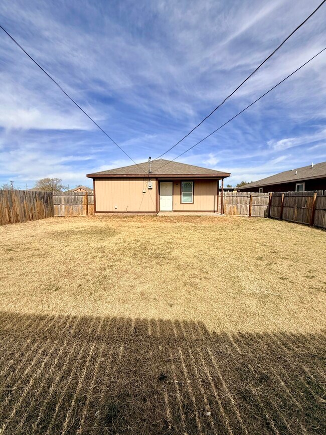 Building Photo - 1716 E 14th St