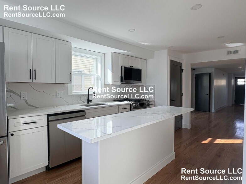 Building Photo - 52 Cotting St