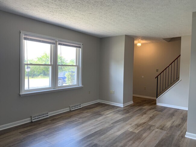 Building Photo - CONTRACT PENDING!!Spacious 2-story, 3 bed/...