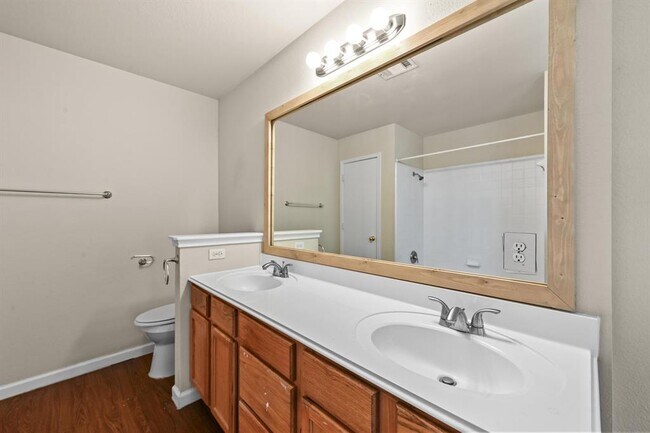 Building Photo - 14512 Hartsmith Dr