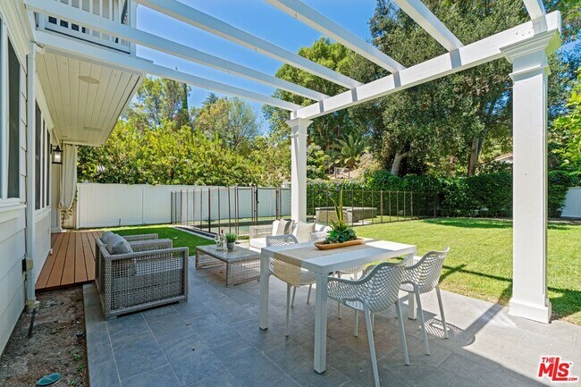 Building Photo - 14917 Valley Vista Blvd