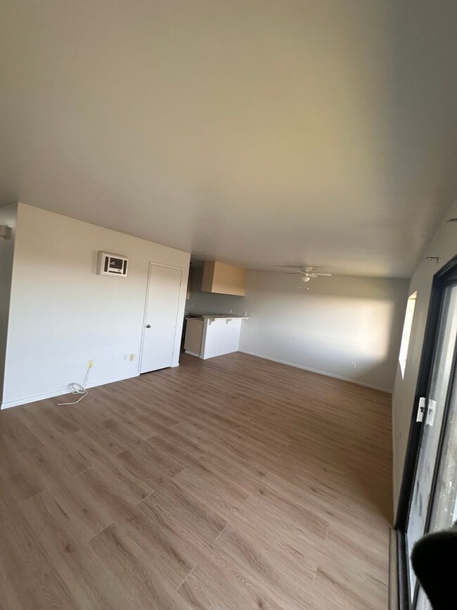 Building Photo - Clairemont Condo with VIEWS 2bd/1.5bth