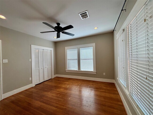 Building Photo - 1039 Robbie St