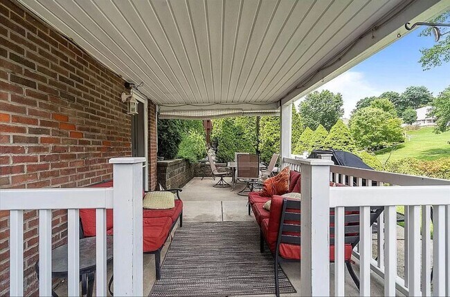 Building Photo - Charming Home! 4 Bedroom 2.5 Bathroom - Hopewell