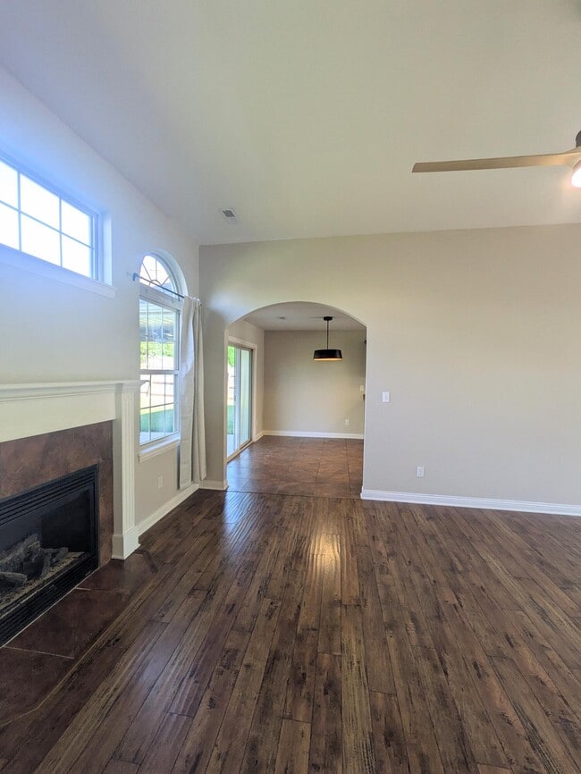 Building Photo - 2601 Quartz Ln