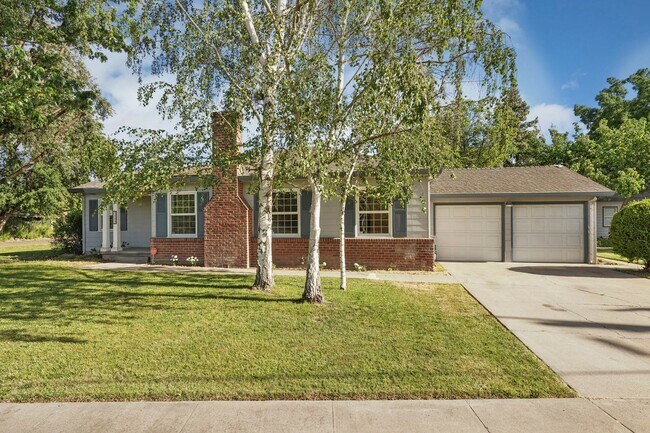Primary Photo - FREE JULY RENT SPECIAL! Beautiful 4 Bed/2 ...