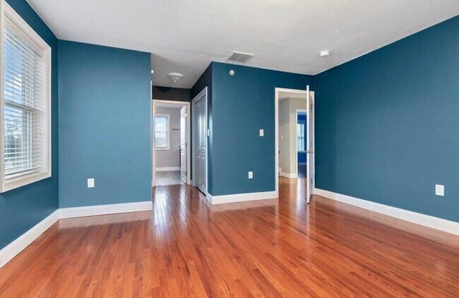 Building Photo - 38 Webster St