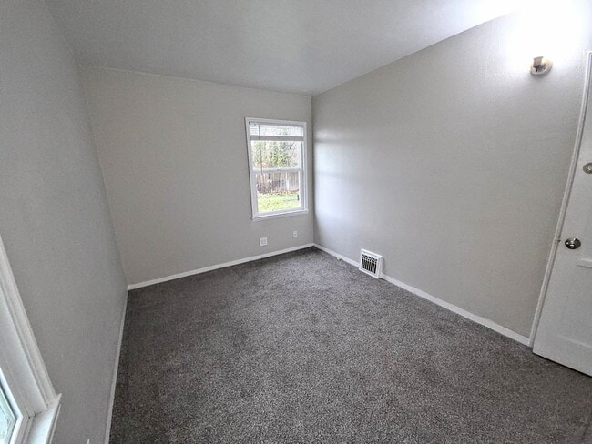 Building Photo - 5617 E Parkwater Ave