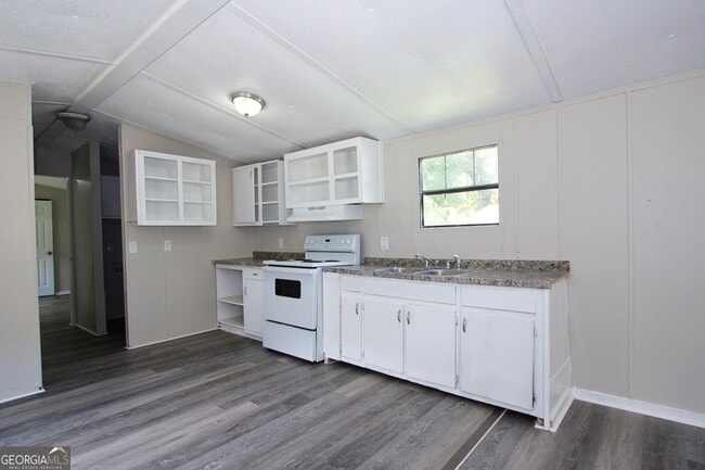 Building Photo - 340 Towler St