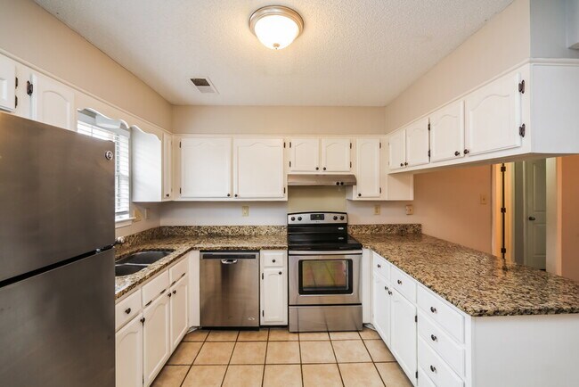 Building Photo - 7110 Redfern Dr