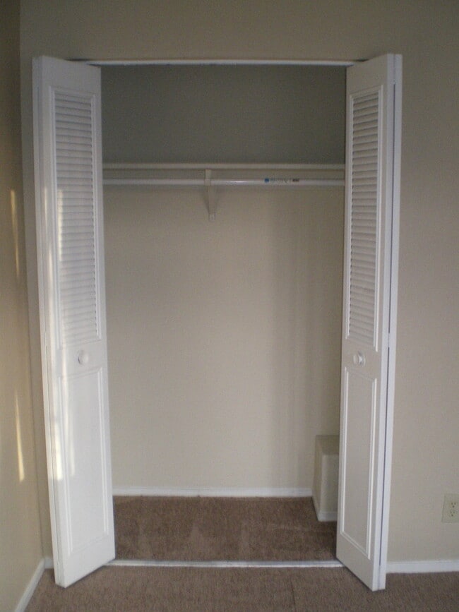 Building Photo - Great Looking 2bd / 1bth 2 Story Condo!