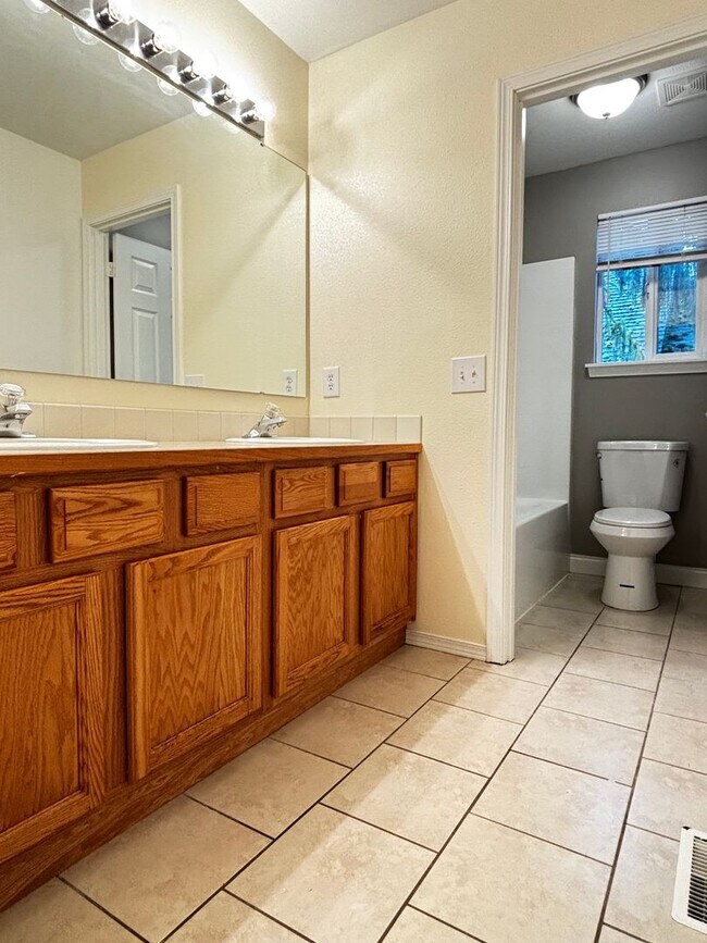 Building Photo - Charming Puyallup Home