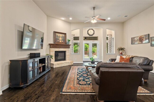 Building Photo - 205 Lake Como Dr
