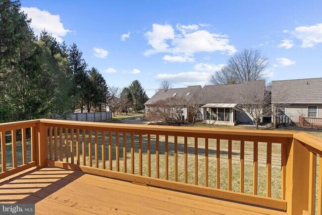 Building Photo - 12 Burr Oak Dr