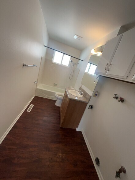 Building Photo - 351 Park Creeke Ln