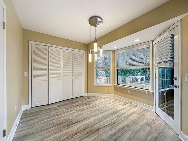 Building Photo - 6846 Lake View Dr