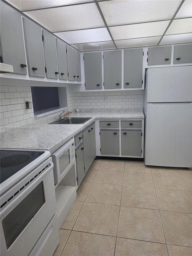 Building Photo - 8420 SW 133rd Avenue Rd