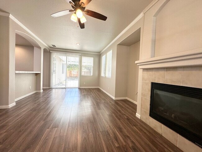 Building Photo - Rosevilles desirable Highland Reserve neighborhood