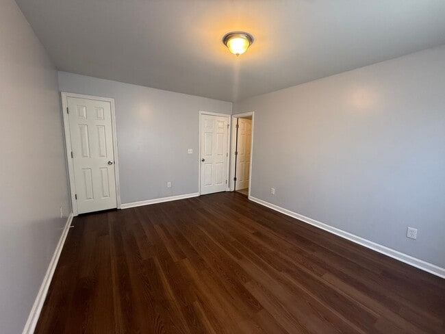 Building Photo - 733 Vanguard Pl