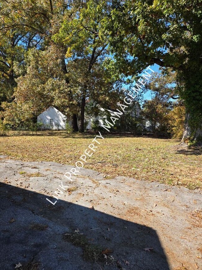 Building Photo - 129 N Moore Rd