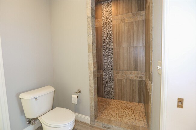 Building Photo - 2007 S Dixieland Rd