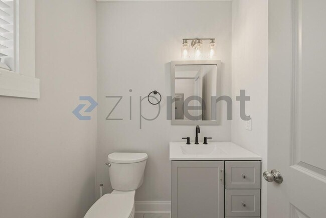 Building Photo - 413A Cecil St