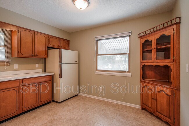 Building Photo - 8017 E 87th St