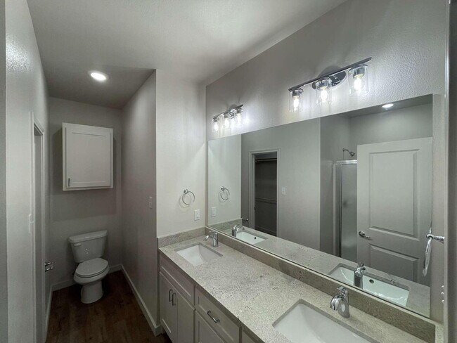 Building Photo - 10906 Abbeville Ave