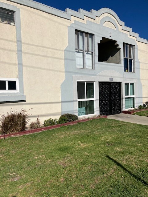 Building Photo - 1835 W 146th St
