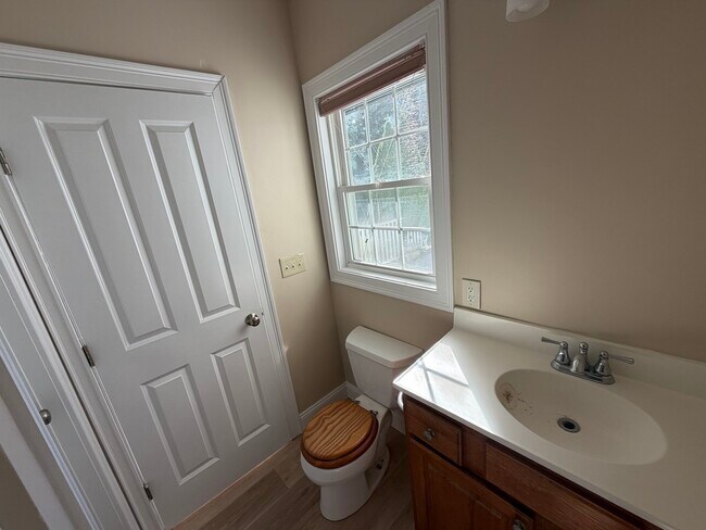 Building Photo - 33 Brunelle Dr