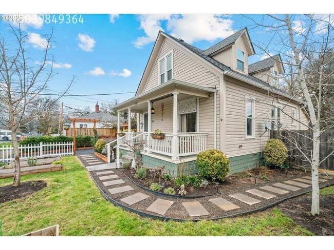 Building Photo - 310 N School St